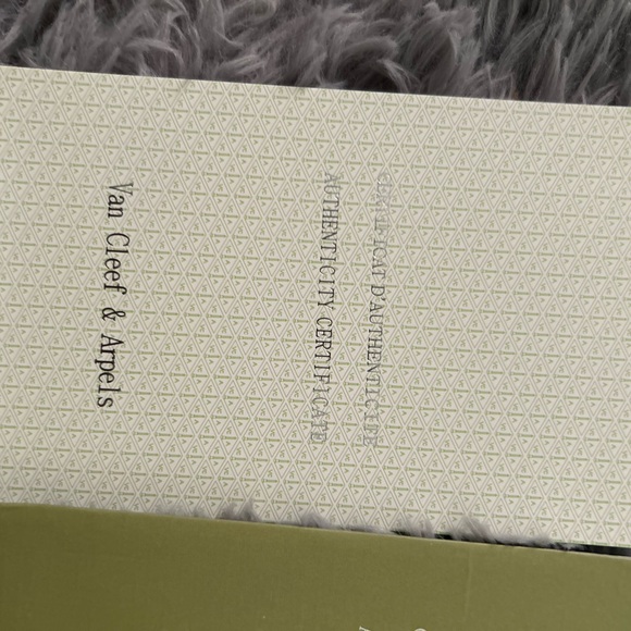 Van Cleef & Arpels Gold and Cream Bracelet - Picture 14 of 15